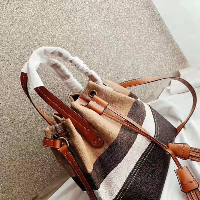 2019秋冬新作☆超売れ筋バーバリー(BURBERRY)☆レディース バケツバッグコピー☆特別価格にて販売!!今一番流行っている人気アイテム!! - 画像 (2)