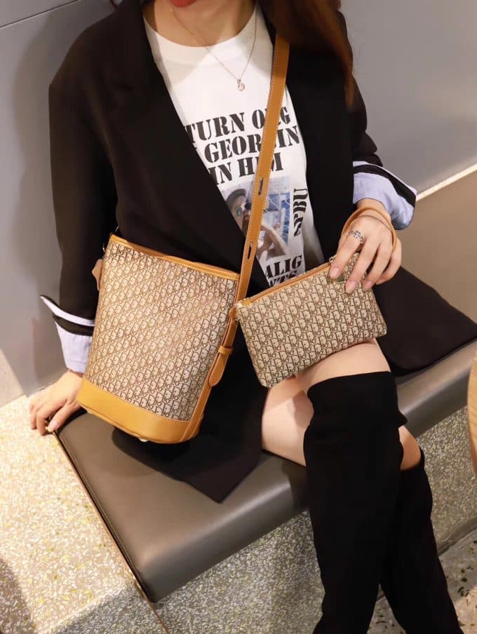 2019秋冬新作☆超売れ筋バーバリー(BURBERRY)☆レディース バケツバッグコピー☆特別価格にて販売!!今一番流行っている人気アイテム!! - 画像 (5)
