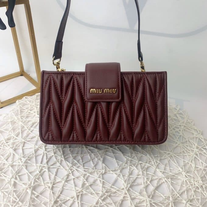 2019秋冬注目度NO.1ミュウミュウ(MIUMIU)☆ ショルダーバッグコピー☆特別価格にて販売!!アイテム続々追加中♪♪♪ - 画像 (4)