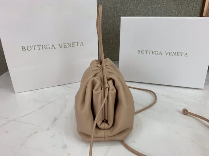 2019秋冬新作☆超売れ筋ボッテガヴェネタ(Bottega Veneta)☆レディース ハンドバックコピー☆特別価格にて販売!!今一番流行っている人気アイテム!! - 画像 (3)