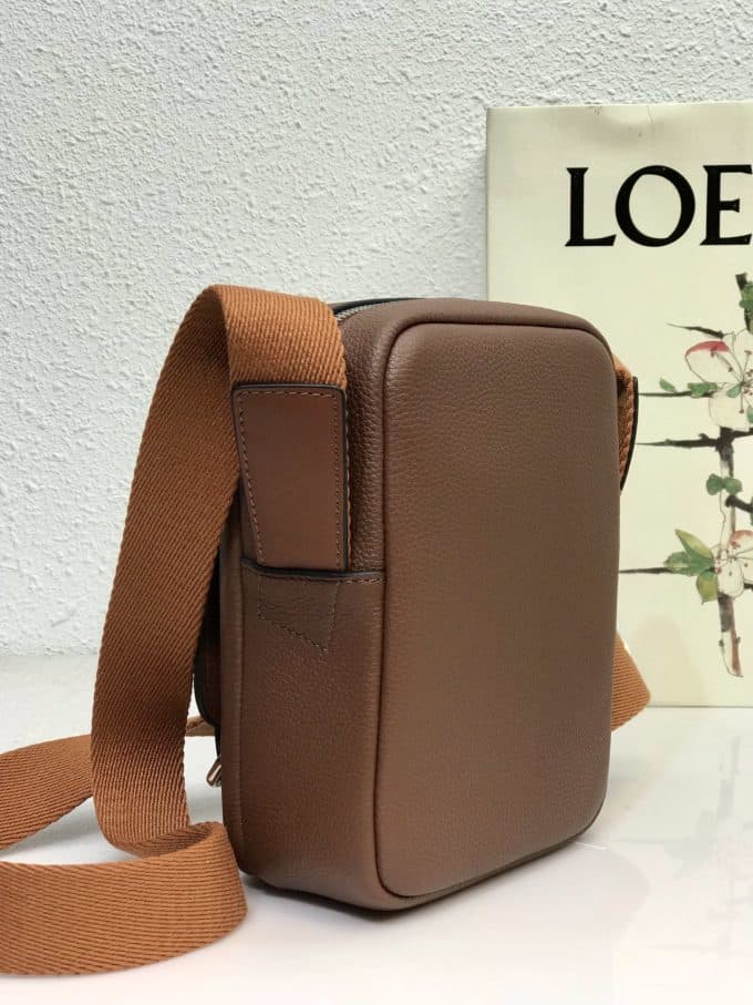 人気高級ロエベバッグコピー 2021新品注目度NO.1 Loeweメンズ ショルダーバッグ - 画像 (4)