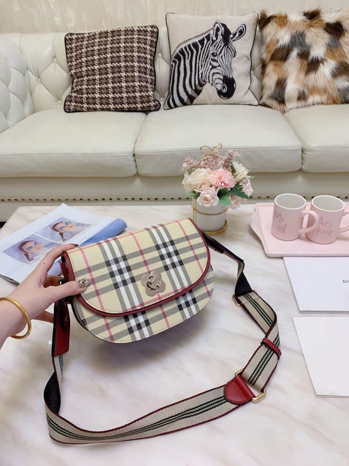 2019大人気爆発バーバリー(BURBERRY)☆レディース ショルダーバッグコピー☆人気商品今流行り欠かせない存在☆★ - 画像 (2)