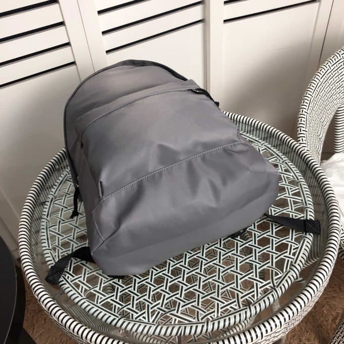 バレンシアガバッグコピー 定番人気2021新品 BALENCIAGA 男女兼用 バックパック - 画像 (4)