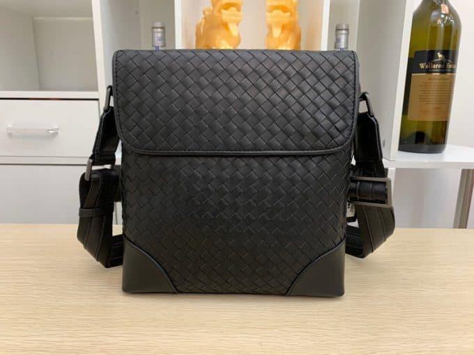 人気高級ボッテガヴェネタバッグコピー 2021新品注目度NO.1 Bottega Veneta メンズ ショルダーバッグ