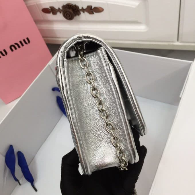 2019秋冬高品質ミュウミュウ(MIUMIU)☆ ショルダーバッグコピー☆気持ちの良い触り心地♪相性抜群！ - 画像 (6)
