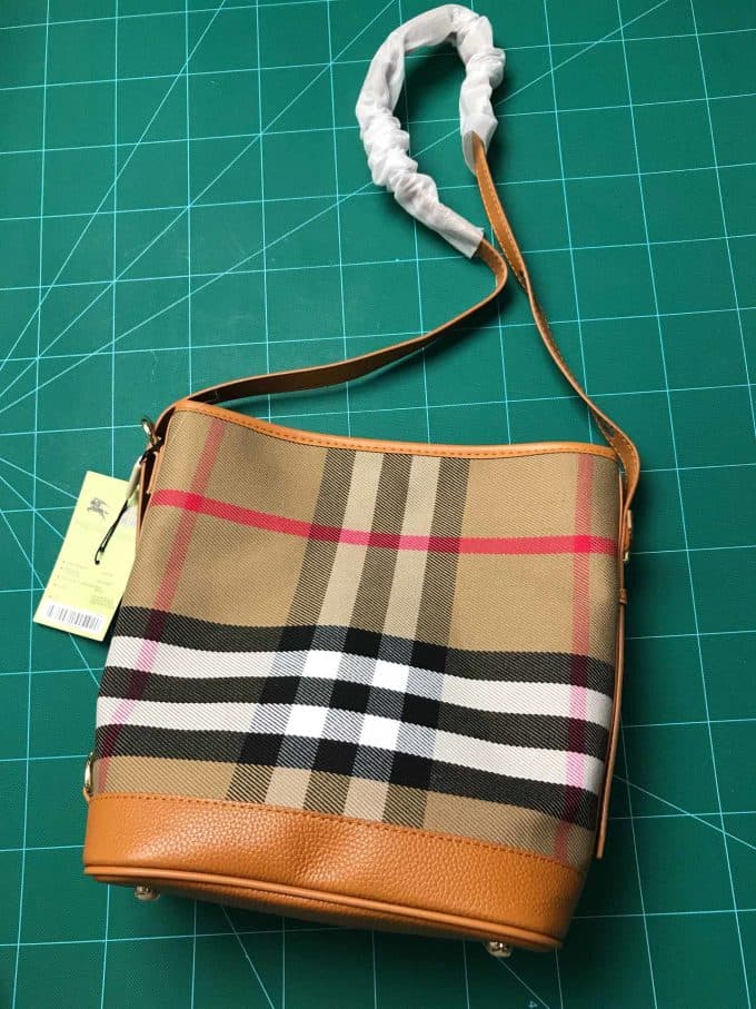2019大人気爆発バーバリー(BURBERRY)☆レディース バケツバッグコピー☆人気商品今流行り欠かせない存在☆★ - 画像 (2)