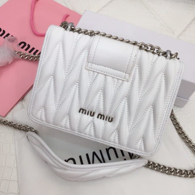 2019人気新作ミュウミュウ(MIUMIU)☆ ショルダーバッグコピー☆どんなアイテムとも相性がいい！絶賛発売中！！ - 画像 (5)