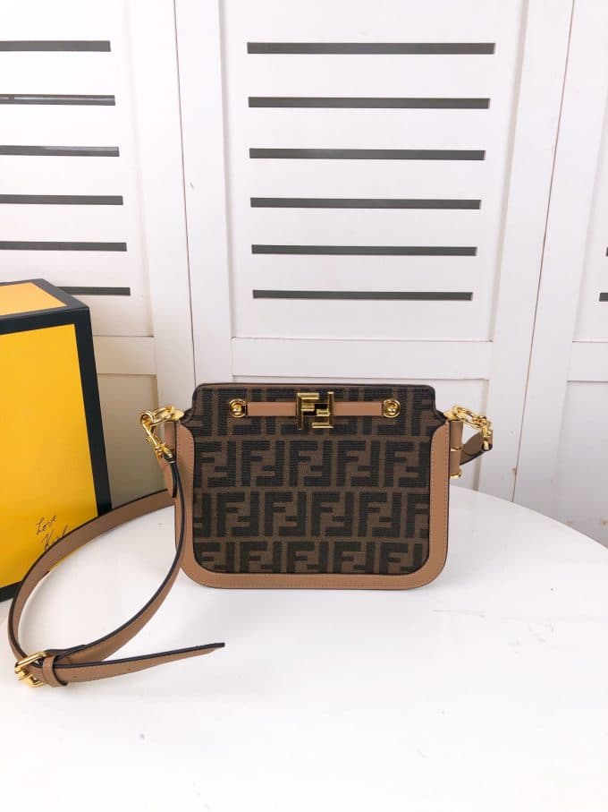 フェンディバッグコピー 2022新品注目度NO.1 FENDI レディース ショルダーバッグ