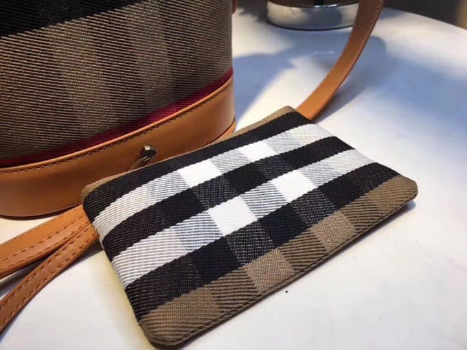 2019秋冬定番商品バーバリー(BURBERRY)☆レディース バケツバッグコピー☆爆発人気商品!数量限定発表★♫♪ - 画像 (8)