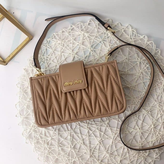 2019秋冬注目度NO.1ミュウミュウ(MIUMIU)☆ ショルダーバッグコピー☆特別価格にて販売!!アイテム続々追加中♪♪♪