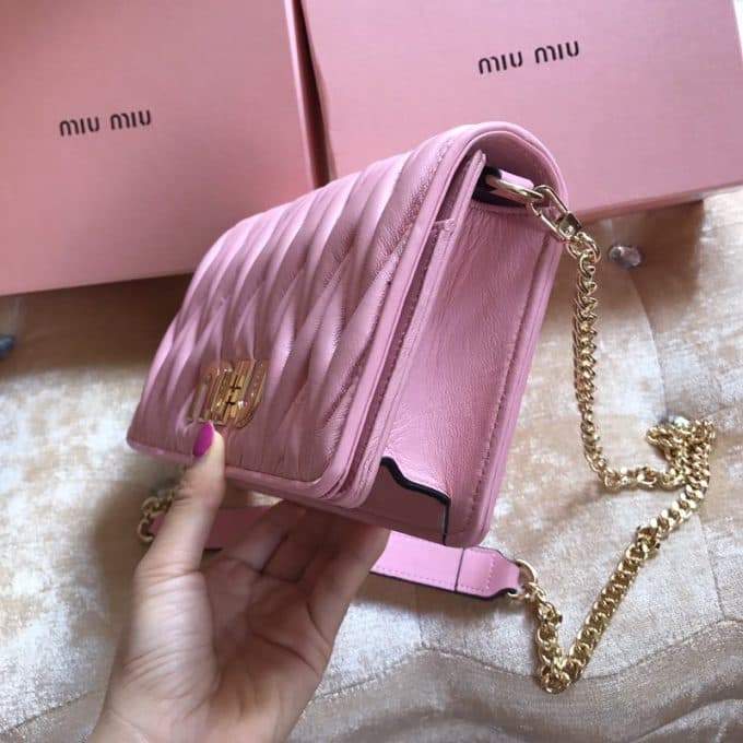 2019秋冬定番商品ミュウミュウ(MIUMIU)☆ ショルダーバッグコピー☆爆発人気商品!数量限定発表★♫♪ - 画像 (6)