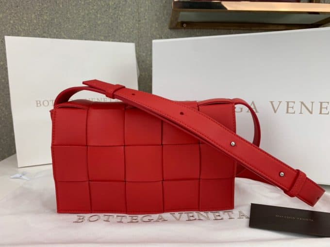 2019秋冬新作☆超売れ筋ボッテガヴェネタ(Bottega Veneta)☆レディース ショルダーバッグコピー☆特別価格にて販売!!今一番流行っている人気アイテム!!