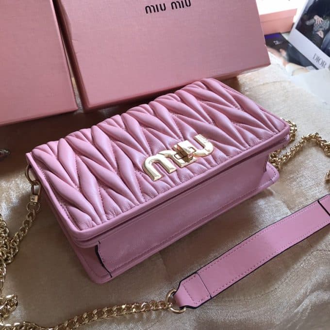 2019秋冬定番商品ミュウミュウ(MIUMIU)☆ ショルダーバッグコピー☆爆発人気商品!数量限定発表★♫♪ - 画像 (7)