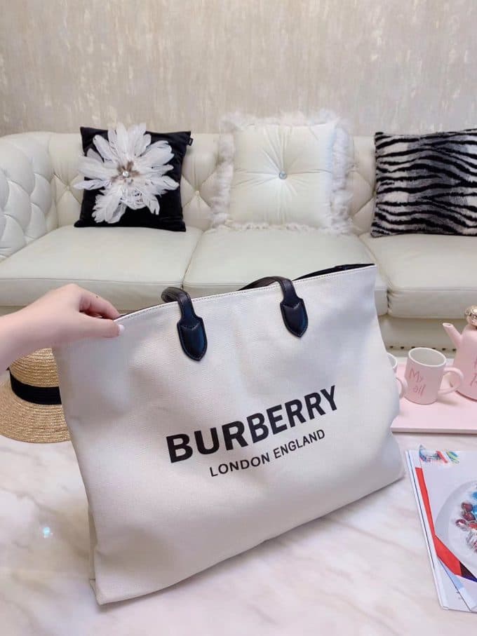 2019秋冬定番商品バーバリー(BURBERRY)☆レディース トートバッグコピー☆爆発人気商品!数量限定発表★♫♪ - 画像 (5)