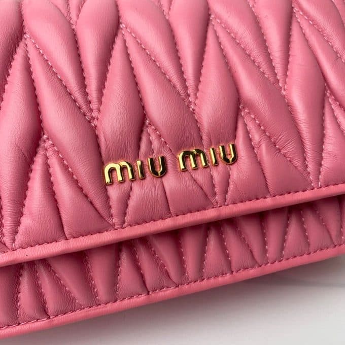 2019新作超売れ筋ミュウミュウ(MIUMIU)☆ ショルダーバッグコピー☆効果抜群♪視線を独り占める!! - 画像 (6)