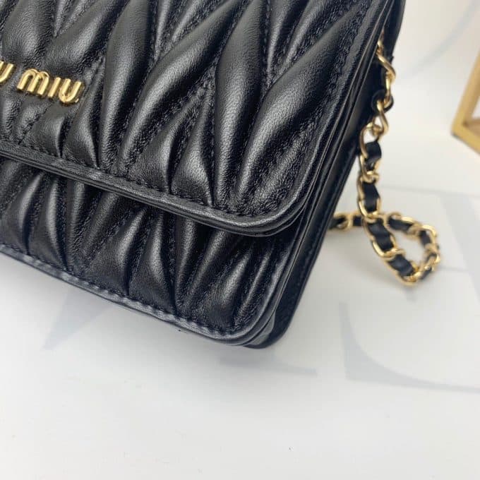 2019秋冬大人気ミュウミュウ(MIUMIU)☆ ショルダーバッグコピー☆絶品定番商品!今から活躍!絶賛発売中！♪♪ - 画像 (7)