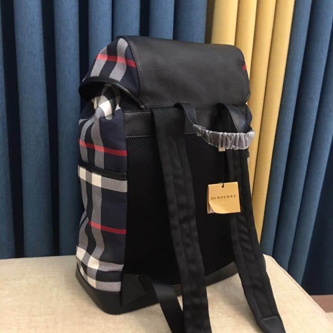 バーバリーバッグコピー 定番人気2021新品 BURBERRY 男女兼用 バックパック - 画像 (4)
