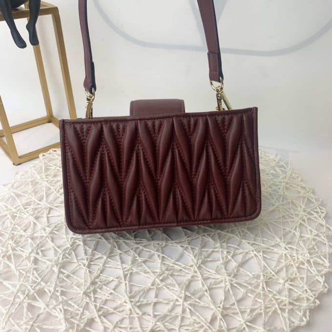 2019秋冬注目度NO.1ミュウミュウ(MIUMIU)☆ ショルダーバッグコピー☆特別価格にて販売!!アイテム続々追加中♪♪♪ - 画像 (5)