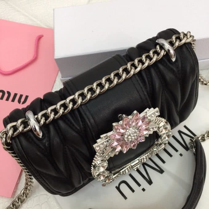 2019人気新作ミュウミュウ(MIUMIU)☆ ショルダーバッグコピー☆どんなアイテムとも相性がいい！絶賛発売中！！ - 画像 (4)