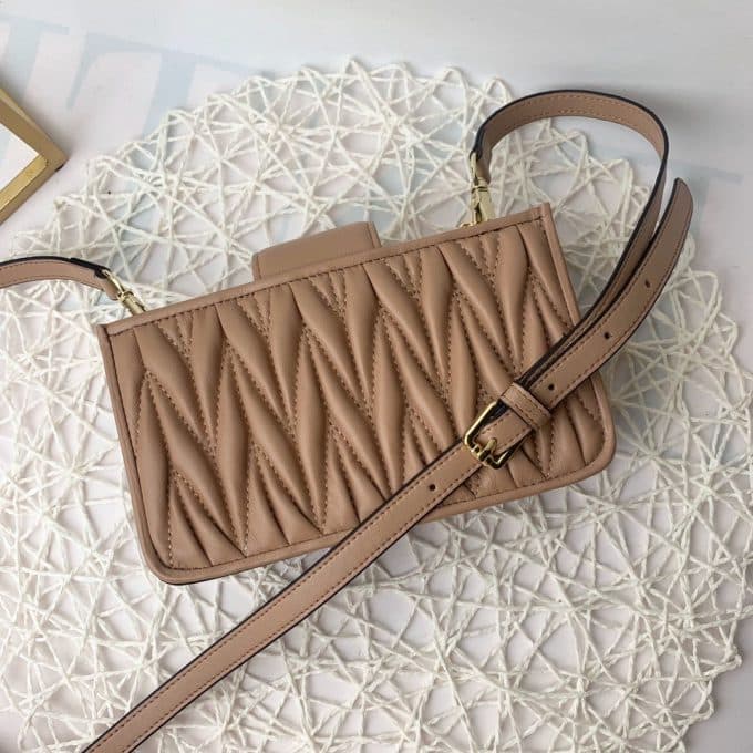 2019秋冬注目度NO.1ミュウミュウ(MIUMIU)☆ ショルダーバッグコピー☆特別価格にて販売!!アイテム続々追加中♪♪♪ - 画像 (3)