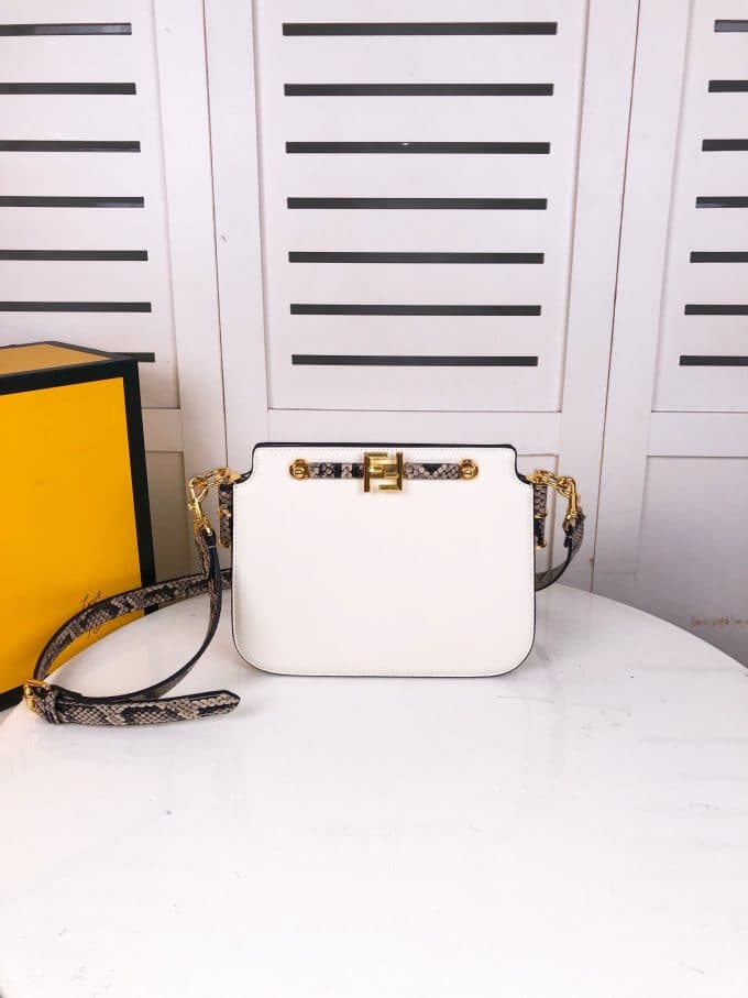 フェンディバッグコピー 大人気2022新品 FENDI レディース ショルダーバッグ