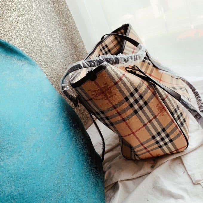 2019秋冬定番商品バーバリー(BURBERRY)☆レディース トートバッグコピー☆爆発人気商品!数量限定発表★♫♪ - 画像 (3)
