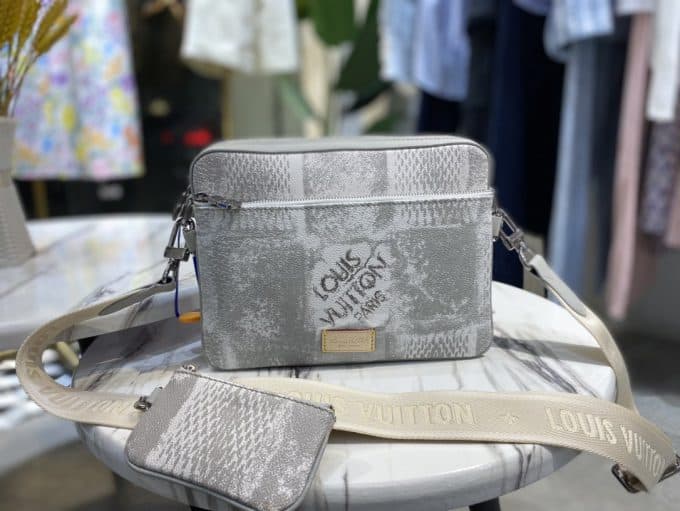 人気高級ルイヴィトンバッグコピー 2021新品注目度NO.1 Louis Vuitton メンズ ショルダーバッグ