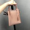 2019秋冬新作☆超売れ筋ミュウミュウ(MIUMIU)☆ ハンドバックコピー☆特別価格にて販売!!今一番流行っている人気アイテム!! - 画像 (2)