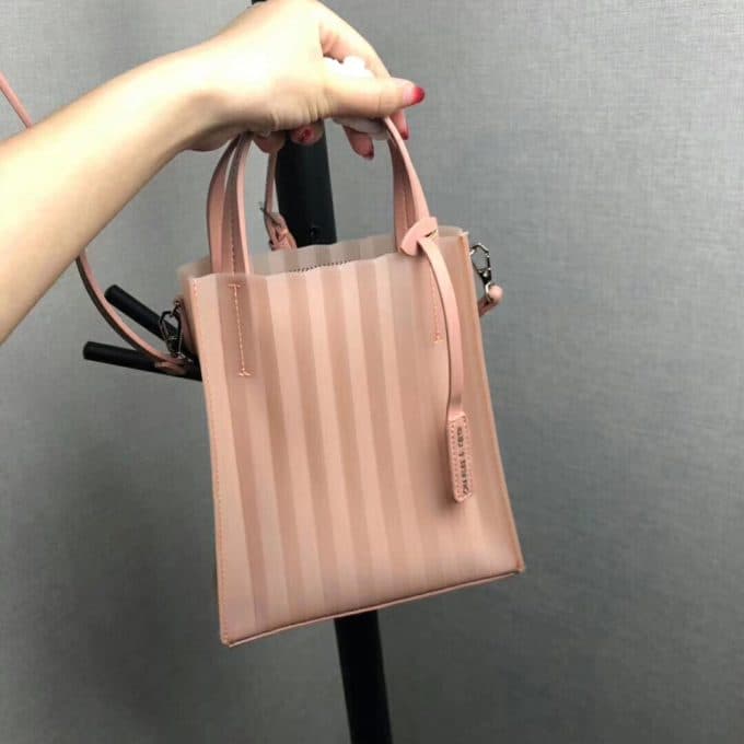 2019秋冬新作☆超売れ筋ミュウミュウ(MIUMIU)☆ ハンドバックコピー☆特別価格にて販売!!今一番流行っている人気アイテム!! - 画像 (2)