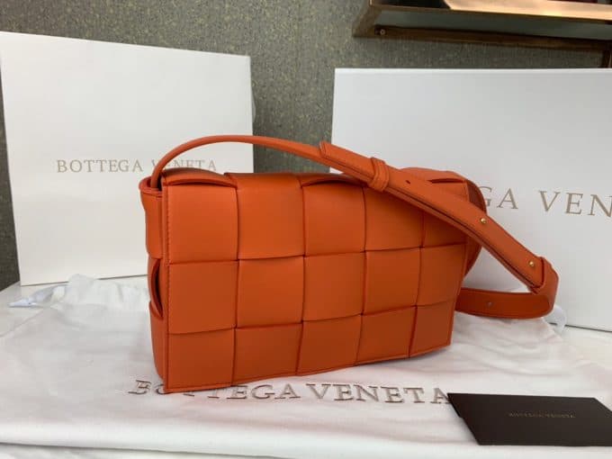 2019秋冬新作☆超売れ筋ボッテガヴェネタ(Bottega Veneta)☆レディース ショルダーバッグコピー☆特別価格にて販売!!今一番流行っている人気アイテム!! - 画像 (2)