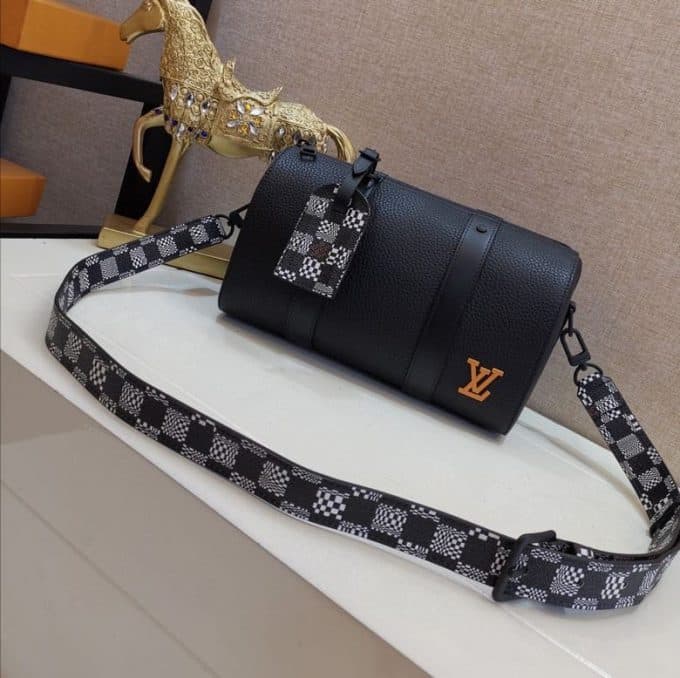 ルイヴィトンバッグコピー 定番人気2021新品 Louis Vuitton メンズ ショルダーバッグ