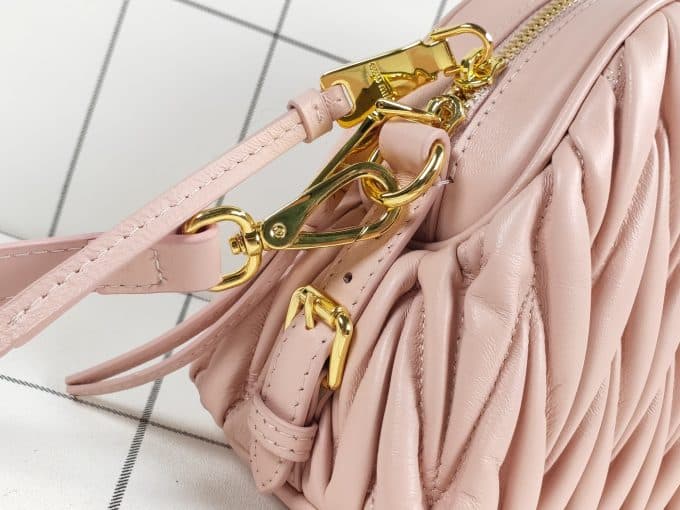 2019秋冬人気新作ミュウミュウ(MIUMIU)☆ ショルダーバッグコピー☆数量限定発表★♫店長お勧め人気商品！！ - 画像 (5)