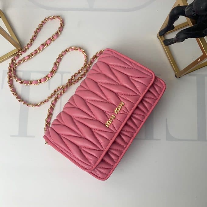 2019新作超売れ筋ミュウミュウ(MIUMIU)☆ ショルダーバッグコピー☆効果抜群♪視線を独り占める!! - 画像 (5)