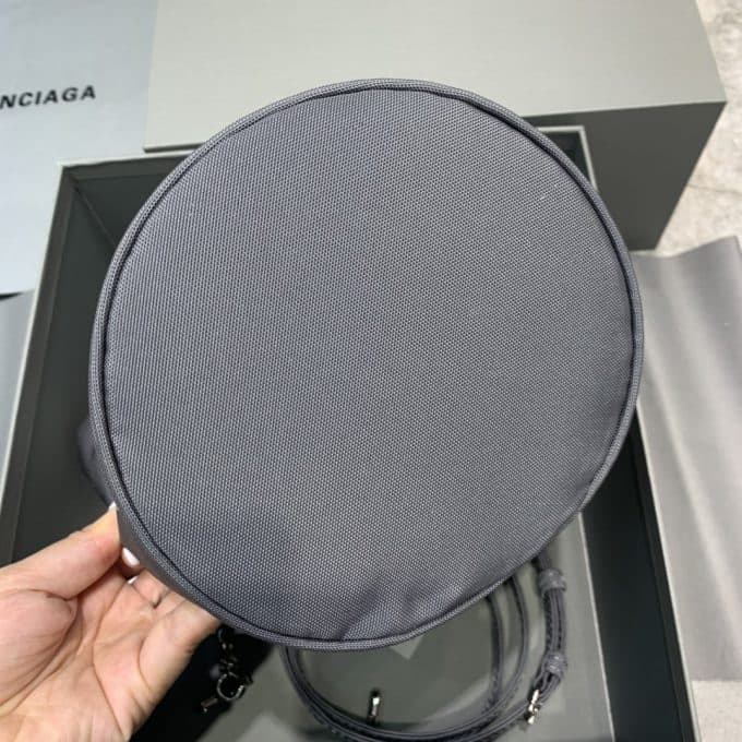 バレンシアガバッグコピー 大人気2022新品 BALENCIAGAレディース バケツバッグ - 画像 (4)
