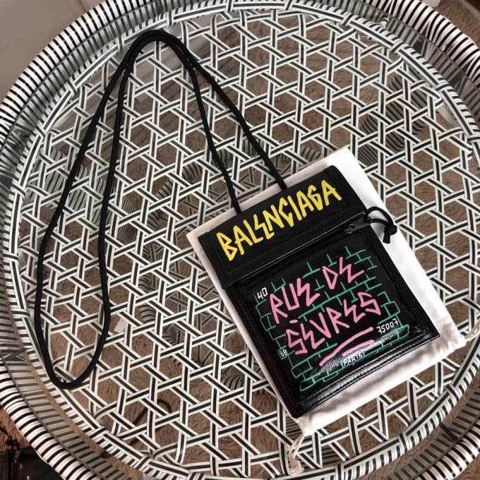 バレンシアガバッグコピー 2021新品注目度NO.1 BALENCIAGA 男女兼用 ショルダーバッグ - 画像 (2)