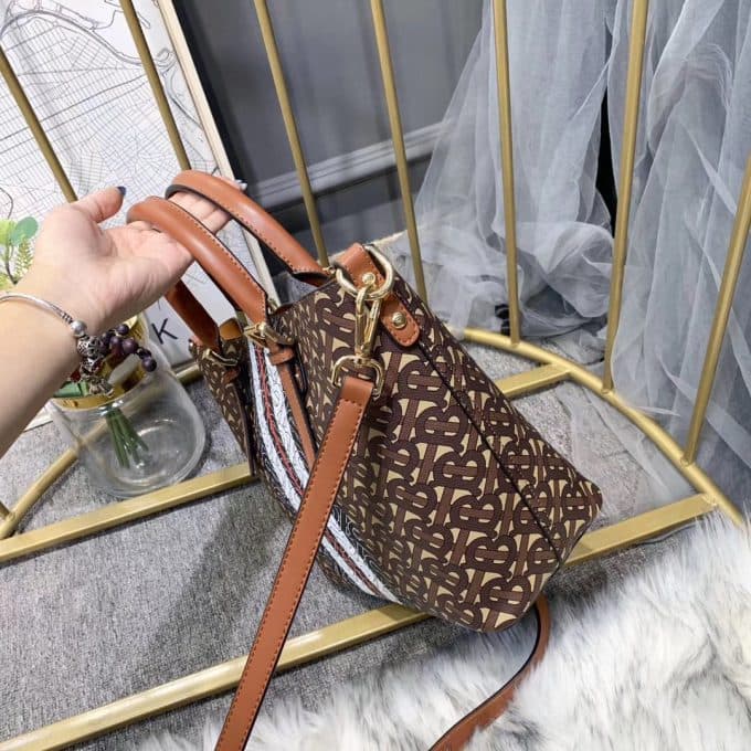 2019新作超売れ筋バーバリー(BURBERRY)☆レディース ハンドバックコピー☆効果抜群♪視線を独り占める!! - 画像 (4)