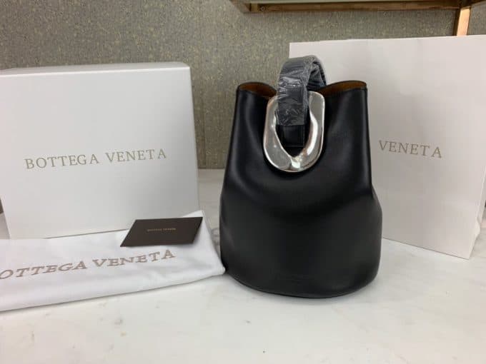 2019秋冬新作☆超売れ筋ボッテガヴェネタ(Bottega Veneta)☆レディースバケツバッグコピー☆特別価格にて販売!!今一番流行っている人気アイテム!!
