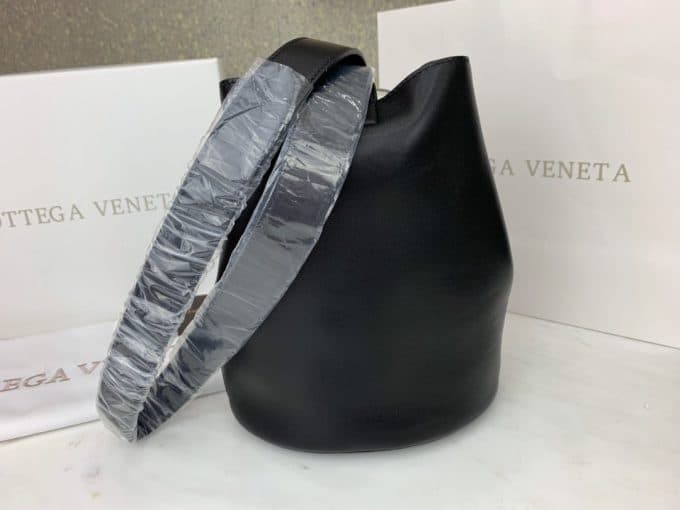 2019秋冬新作☆超売れ筋ボッテガヴェネタ(Bottega Veneta)☆レディースバケツバッグコピー☆特別価格にて販売!!今一番流行っている人気アイテム!! - 画像 (4)