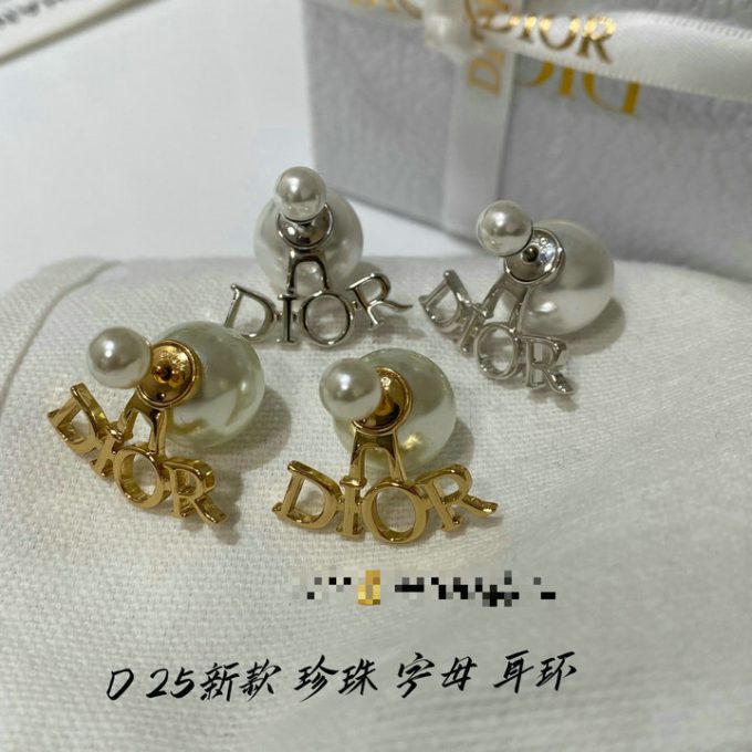 クリスチャンディオール 2025年 トライバル ピアス CHRISTIAN DIOR イヤリング ジュエリー ホワイト レジンパール