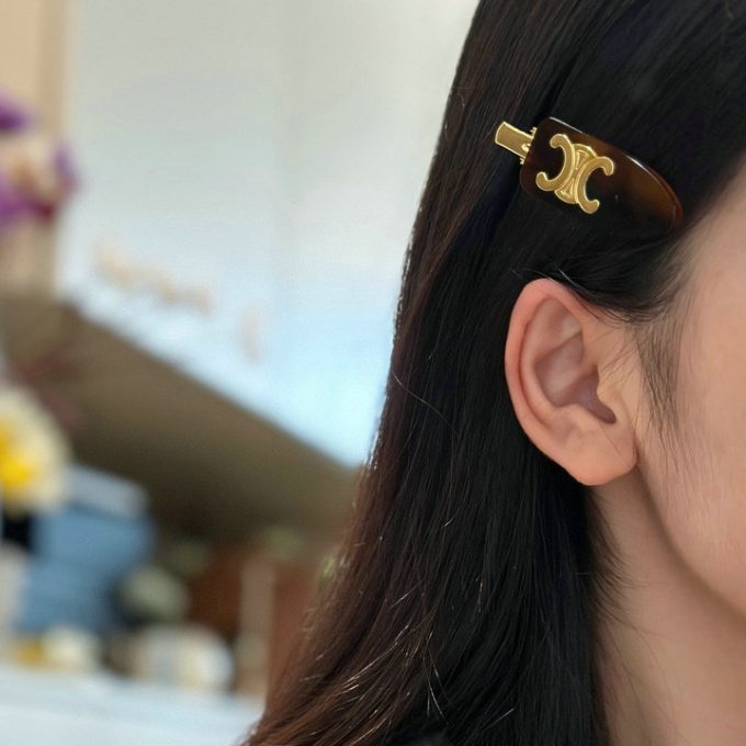 セリーヌ 2025年 ヘアピン CELINE スナップ ヘアクリップ 超可愛い