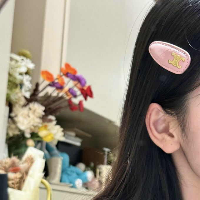 セリーヌ 2025年 ヘアピン CELINE スナップ ヘアクリップ 超可愛い - 画像 (8)
