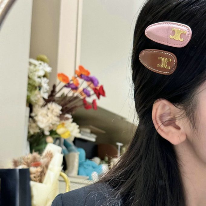 セリーヌ 2025年 ヘアピン CELINE スナップ ヘアクリップ 超可愛い