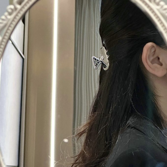 プラダ 2025年 ヘアピン PRADA ヘアクリップ 超可愛い - 画像 (9)