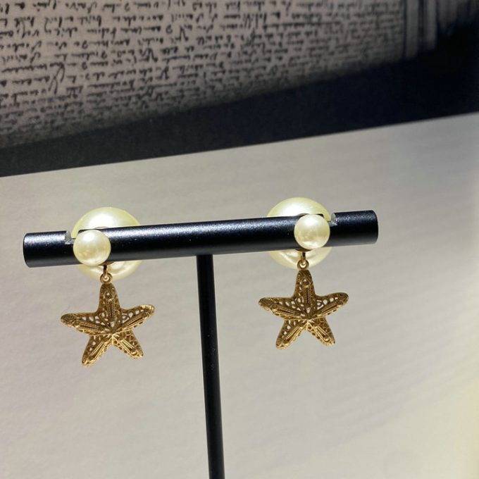 クリスチャンディオール 2025年 トライバル ピアス CHRISTIAN DIOR イヤリング ジュエリー ホワイト レジンパール