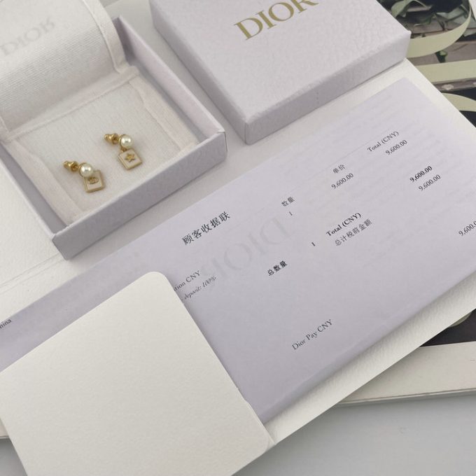 クリスチャンディオール 2025年 ラッキーカード ピアス CHRISTIAN DIOR イヤリング ジュエリー ホワイト レジンパール - 画像 (5)