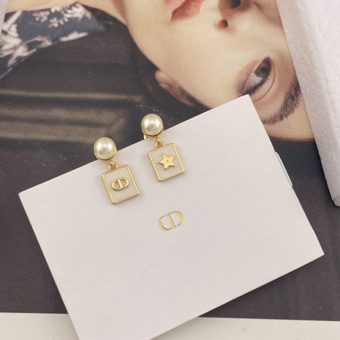 クリスチャンディオール 2025年 ラッキーカード ピアス CHRISTIAN DIOR イヤリング ジュエリー ホワイト レジンパール - 画像 (2)