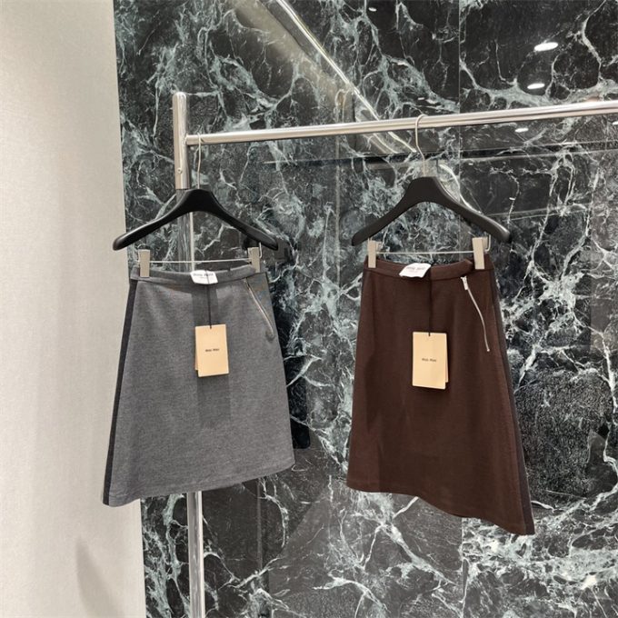 ミュウミュウ MIUMIU 2025年 ミニスカート レギュラーフィット コットン レディース