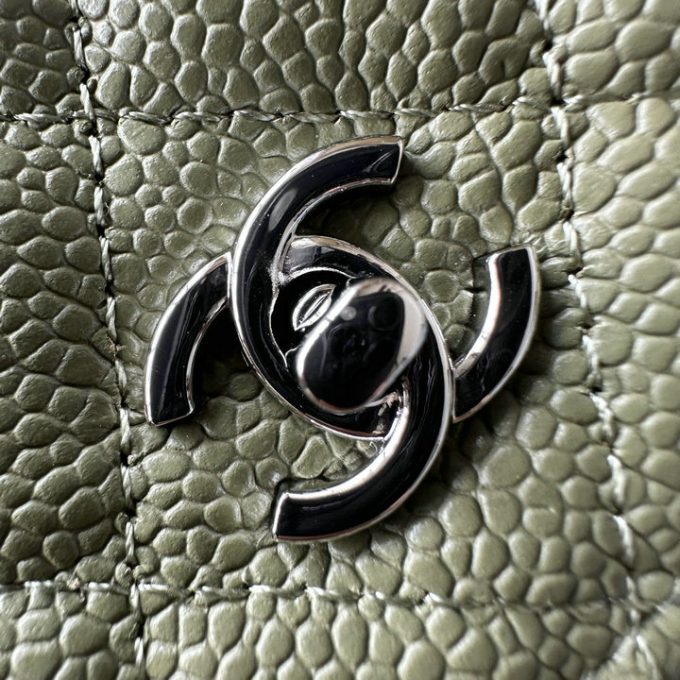 シャネル 2025年 チェーンウォレット CHANEL ミニ フラップバッグ ショルダーバッグ レディース シルバー金具 - 画像 (9)