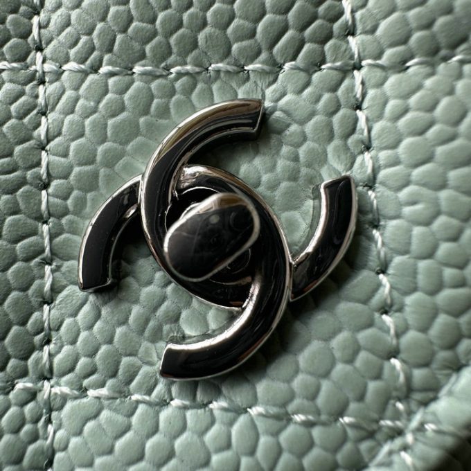 シャネル 2025年 チェーンウォレット CHANEL ミニ フラップバッグ ショルダーバッグ レディース シルバー金具 - 画像 (9)