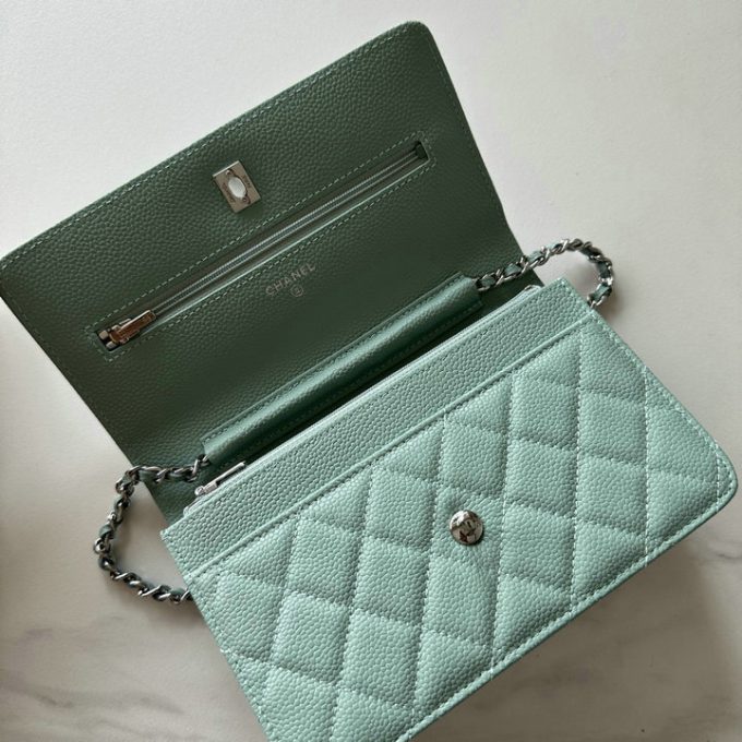 シャネル 2025年 チェーンウォレット CHANEL ミニ フラップバッグ ショルダーバッグ レディース シルバー金具 - 画像 (3)